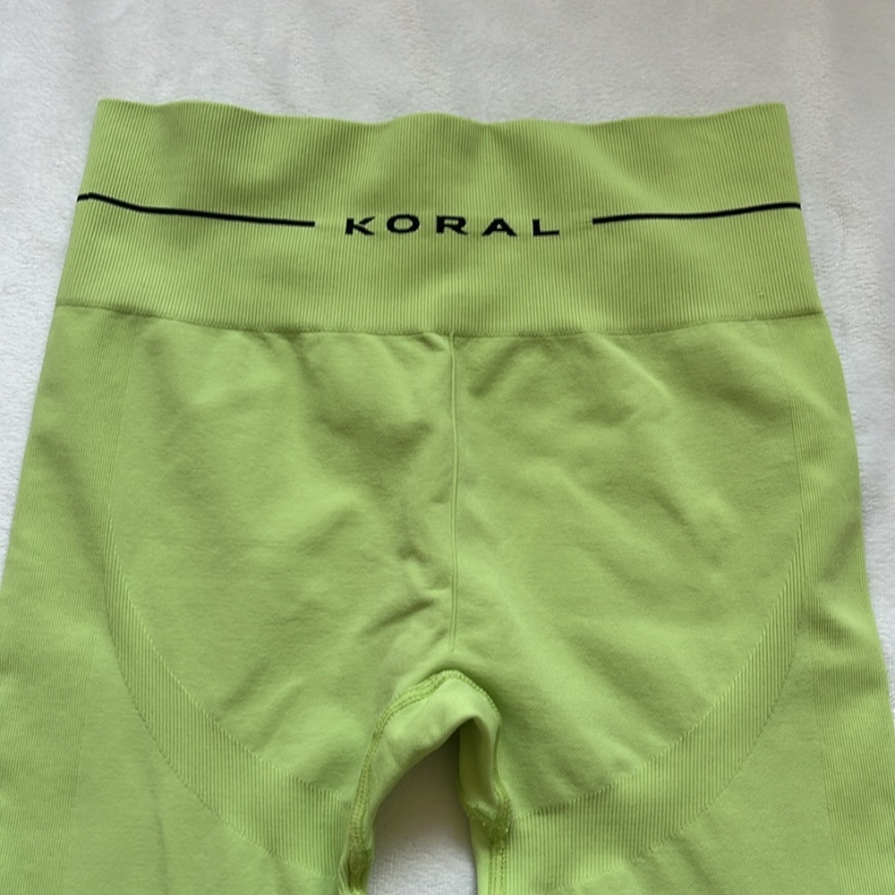 NWT Koral Green Leggings size M